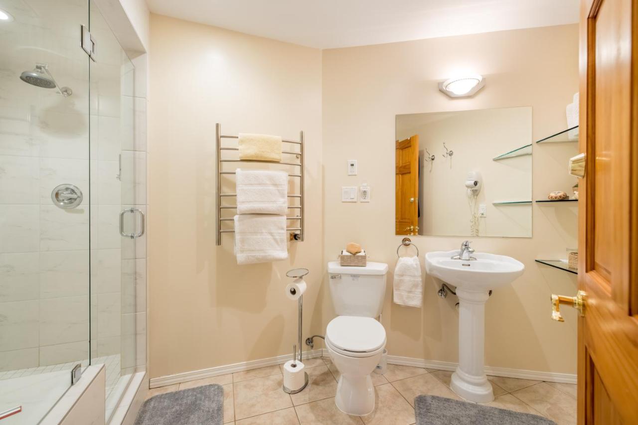 Enchanter Ocean View Suites Madeira Park Exterior foto