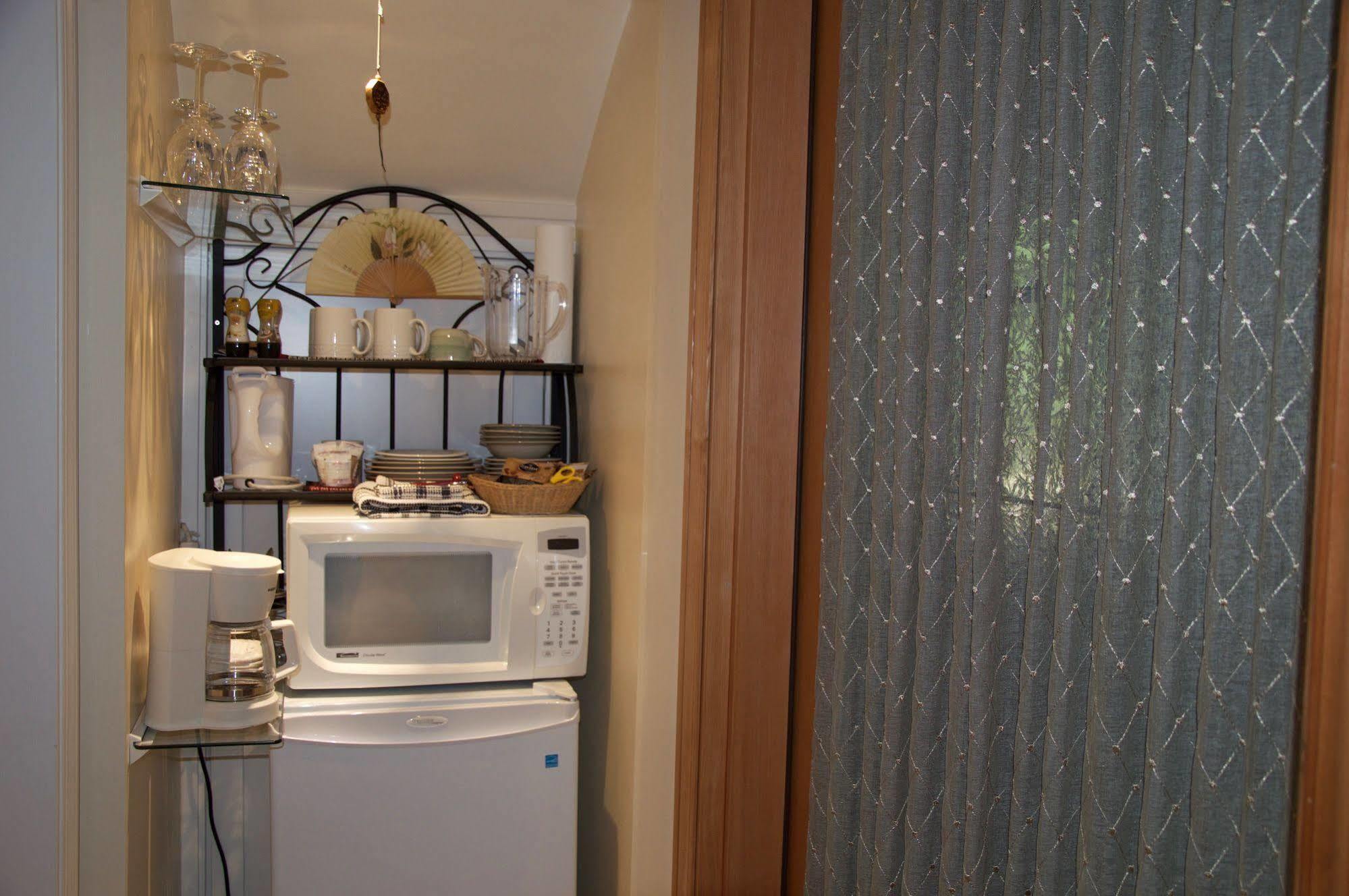 Enchanter Ocean View Suites Madeira Park Exterior foto