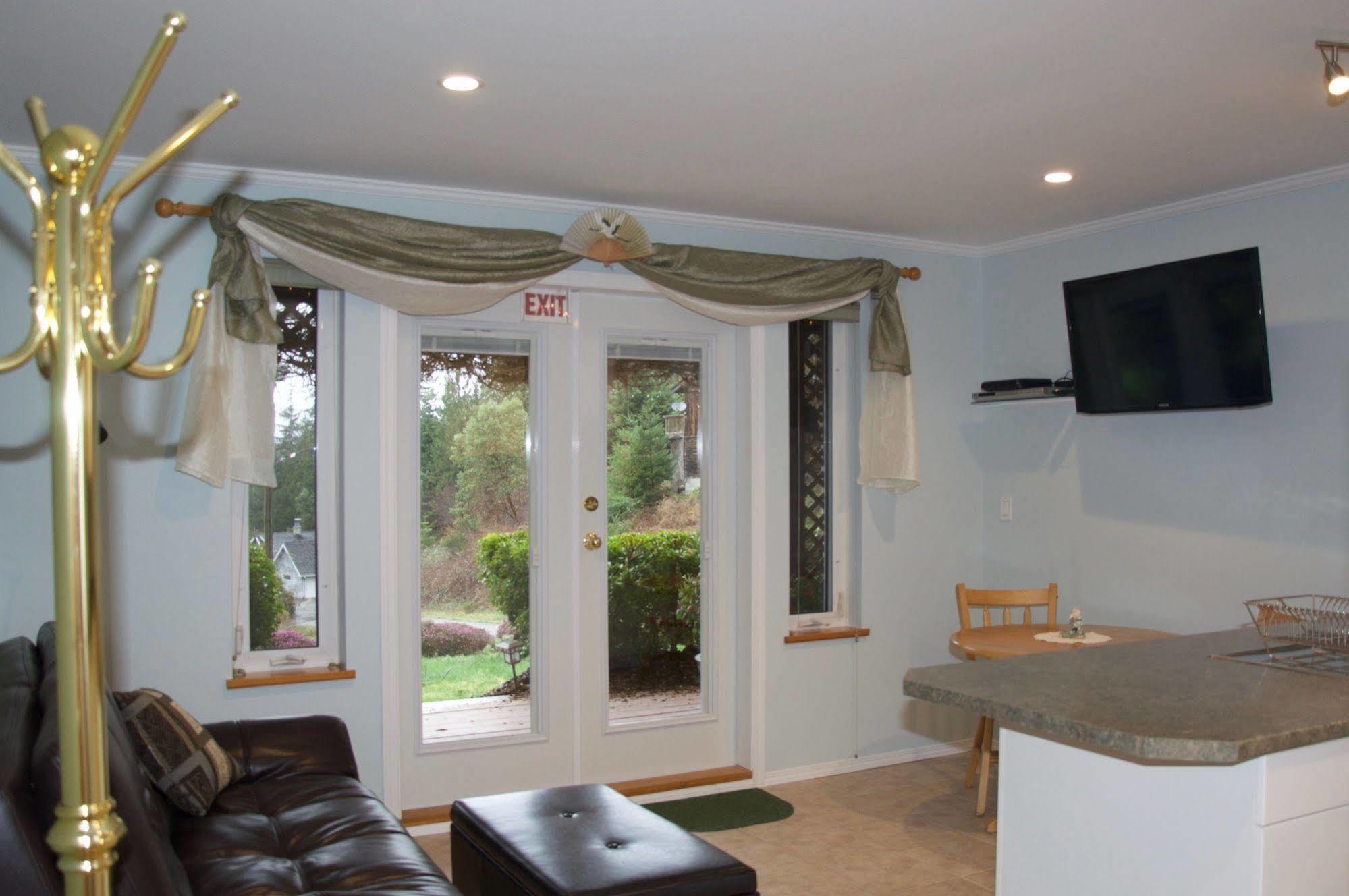 Enchanter Ocean View Suites Madeira Park Exterior foto